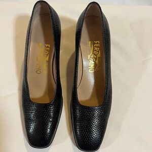 Ferragamo Square Toe Classic Leather Pumps with a Block heel Sz 6B